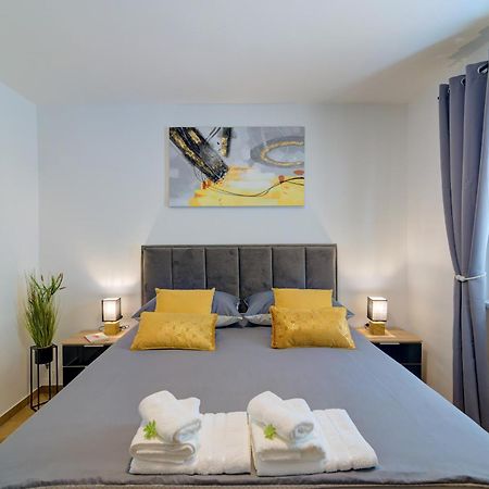 סנג' Apartman Mia מראה חיצוני תמונה