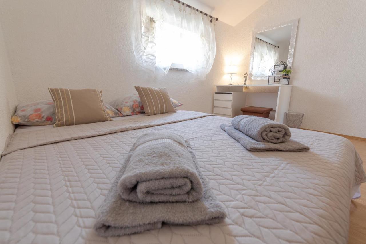 סנג' Apartman Mia מראה חיצוני תמונה